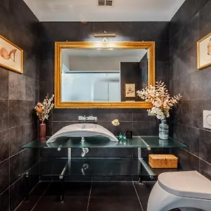 Appartement The Boutique - Iconic In Galleria Duomo With Private Parking, Milan